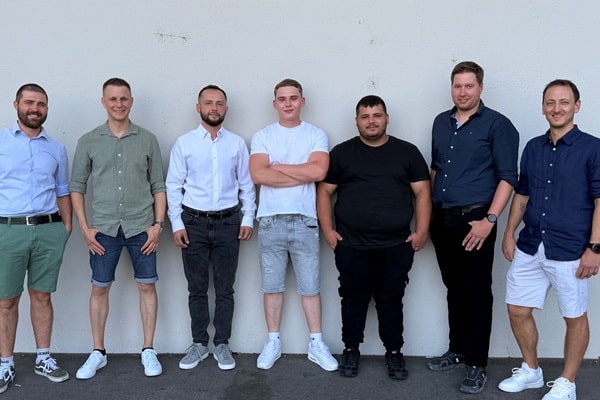 Gruppenfoto von 7 Männern